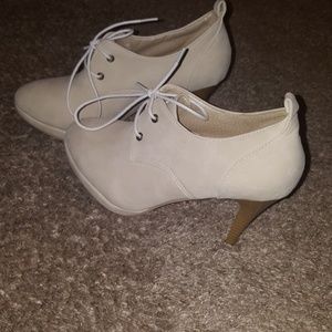 Women's shoes